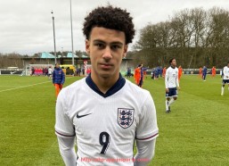 江南体育APP下载-英超狼队现役主力球员全面简介与能力分析