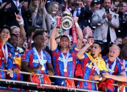 江南体育APP下载-世俱杯德才兼备型球员的人物档案与职业发展路径